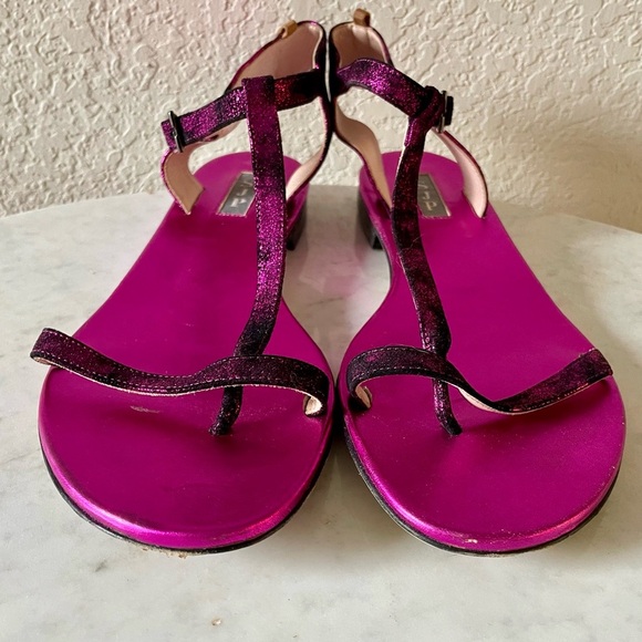 Sarah Jessica Parker SJP Metallic Purple T Strap Sandals - Picture 4 of 9